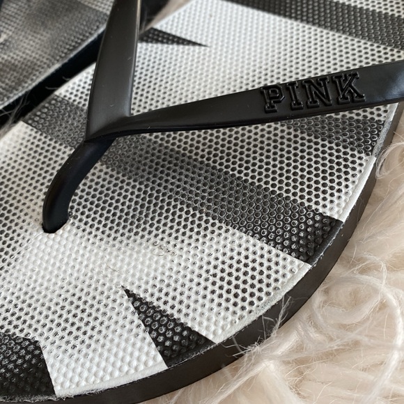 PINK flip flops - Picture 2 of 8